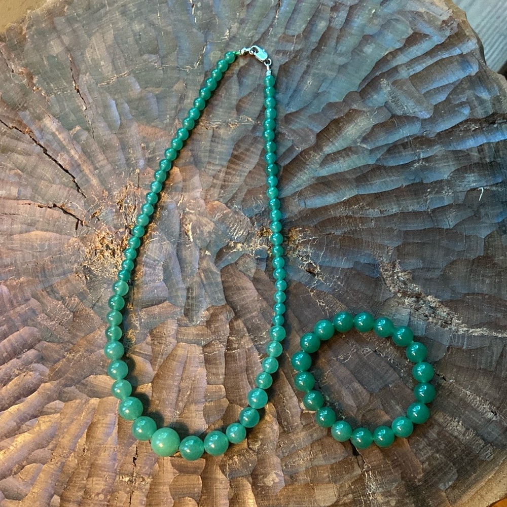 Natural jade beaded necklace and bracelet set